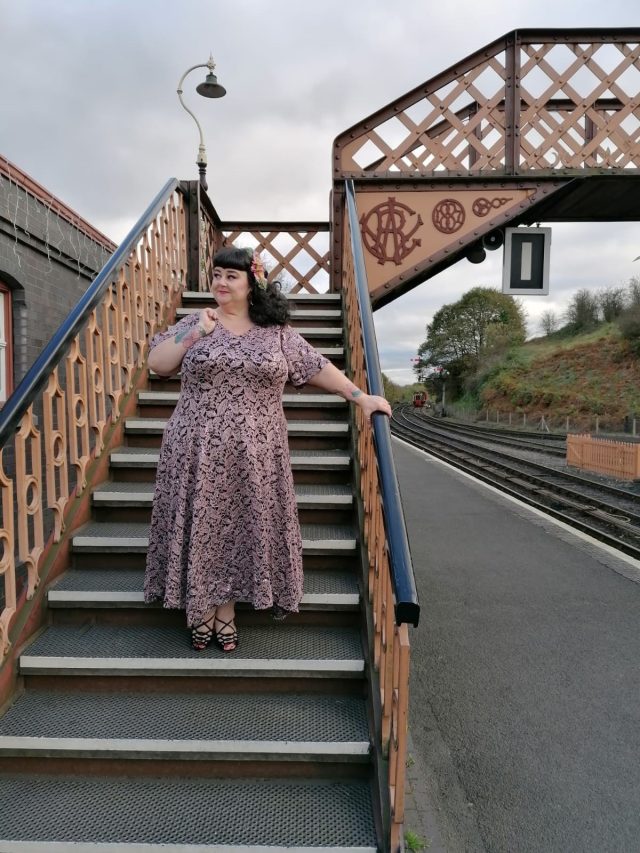 Taking Shape, Taking Shape UK, Plus Size Clothing, Plus Size Outfits, Plus Size Dresses, Plus Size Occasionwear, Plus Size Formal Wear. Plus Size Elegance, Size 24 Style, Severn Valley Railway, Vintage Style, Vintage Clothing, Plus Size Positive, Body Positive,