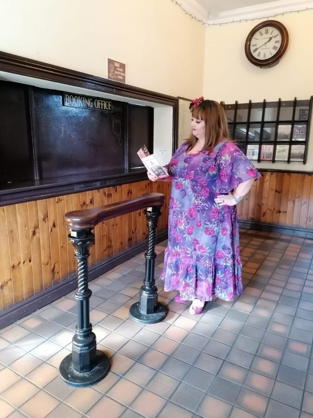 Taking Shape, Taking Shape UK, Plus Size Clothing, Plus Size Outfits, Plus Size Dresses, Plus Size Occasionwear, Plus Size Formal Wear. Plus Size Elegance, Size 24 Style, Severn Valley Railway, Vintage Style, Vintage Clothing, Plus Size Positive, Body Positive,