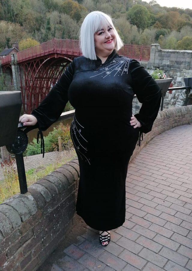 Shein, Shein Gals, Shein Curve, Shein Dress, Shein Gown, Shein Occasionwear, Chinese Style Dress, Chinese Dress, 1930s Dress, 1930s Style, Velvet Dress, Silver Star Dress, Velvet Gown, Velvet Plus Size, Plus Size Dress, Plus Size Gown, Plus Size Clothing, Plus Size Style, Size 24 Style, Plus Size Positive, Body Positivity, Visible Belly, Figure Hugging Dress, Wiggle Dress, Wiggle Gown, Cape Dress