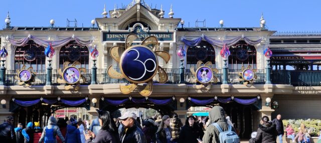 Disneyland, Disneyland Paris, Plus Size Disneyland, Plus Size Travels, Plus Size Adventures, Plus Size Train Travel, Plus Size Eurostar, Eurostar, Marne La Vallee, Disney Dreams, Disney 30th Anniversary