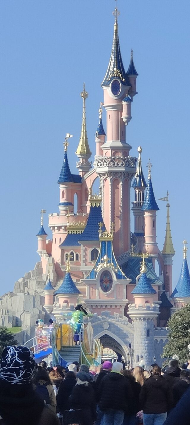 Disneyland, Disneyland Paris, Plus Size Disneyland, Plus Size Travels, Plus Size Adventures, Plus Size Train Travel, Plus Size Eurostar, Eurostar, Marne La Vallee, Disney Dreams, Disney 30th Anniversary