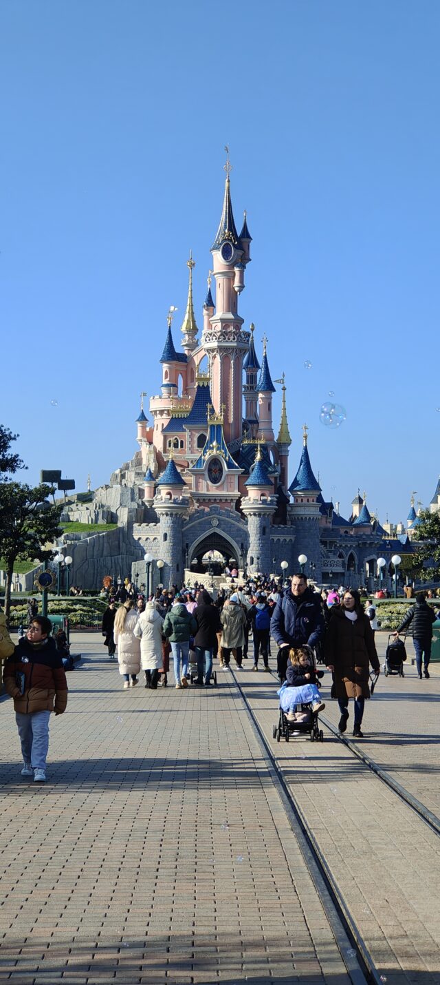 Disneyland, Disneyland Paris, Plus Size Disneyland, Plus Size Travels, Plus Size Adventures, Plus Size Train Travel, Plus Size Eurostar, Eurostar, Marne La Vallee, Disney Dreams, Disney 30th Anniversary