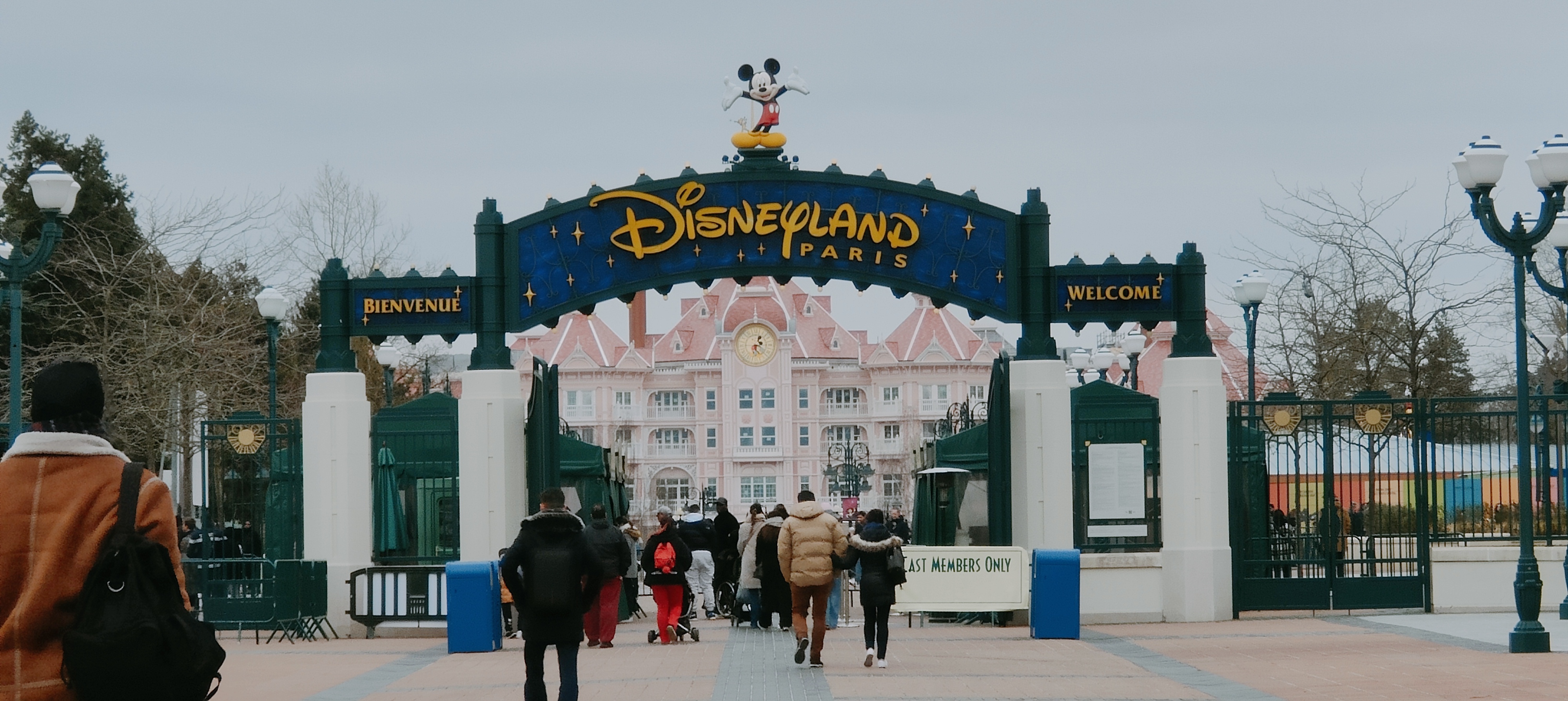 Disneyland, Disneyland Paris, Plus Size Disneyland, Plus Size Travels, Plus Size Adventures, Plus Size Train Travel, Plus Size Eurostar, Eurostar, Marne La Vallee, Disney Dreams, Disney 30th Anniversary