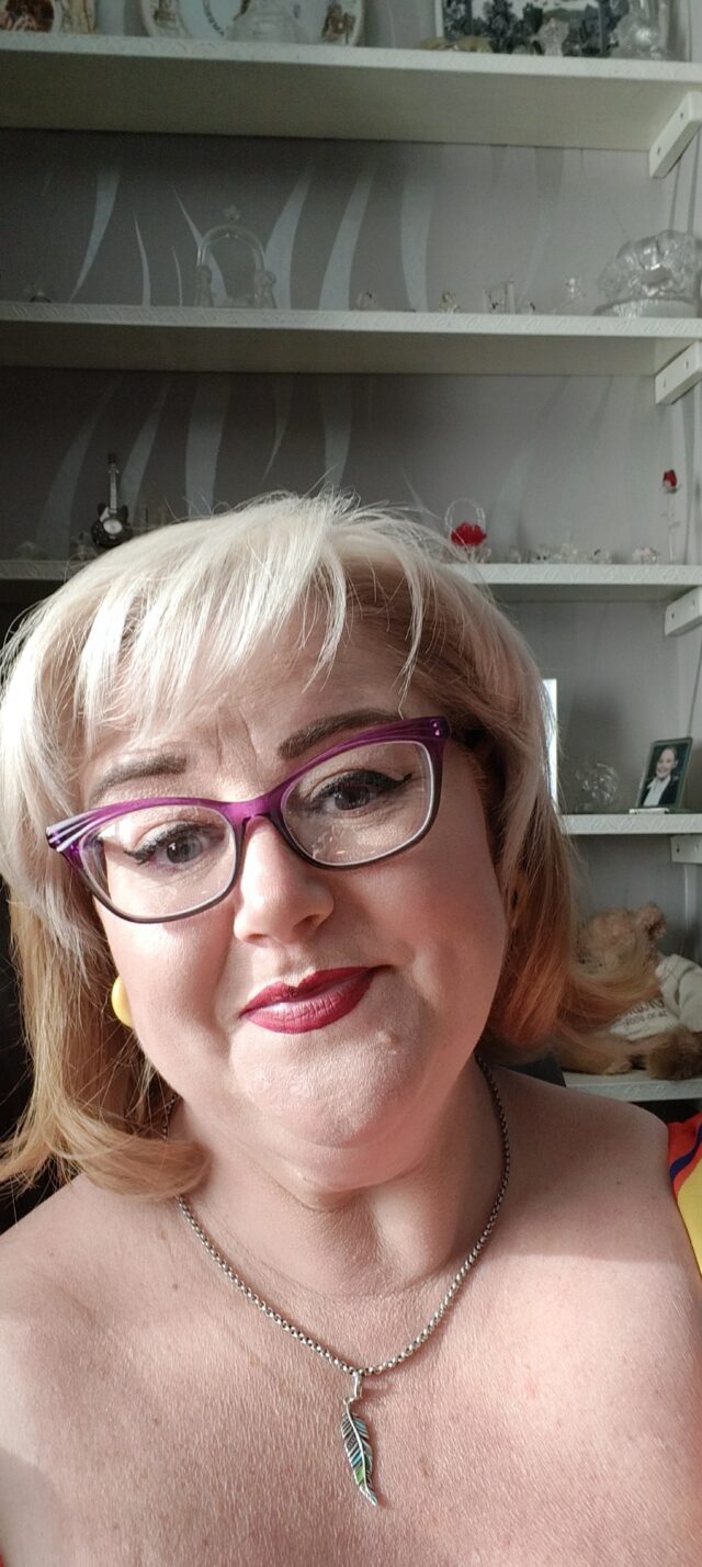 Retropeepers, Retropeepers Spectacles, Retro Style Glasses, Retro Fashion Glasses, Vintage Glasses, Vintage Spectacles, Vintage Eyeglasses, Vintage Ready Readers, Retropeepers Vintage Glasses, Girls Who Wear Glasses, Glasses Wearer, Glasses, Contact lenses, Contact Lens Wearer